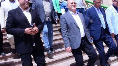 استعداداً للدراسة.. النعماني يتفقد المقر الجديد لجامعة سوهاج