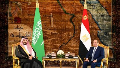 السيسي ومحمد بن سلمان يؤكدان ضرورة ضمان حرية وأمن الملاحة في هرمز وباب المندب