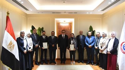 وزير الصحة يلتقي فريق إدارة المبادرات بعد الحصول على شهادتي الأيزو للجودة وشكاوى المستفيدين