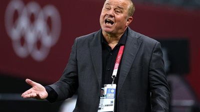 شوقي غريب يصطحب جهاد أيمن ورضا بابكر في جولة داخل مركز المنتخبات الوطنية