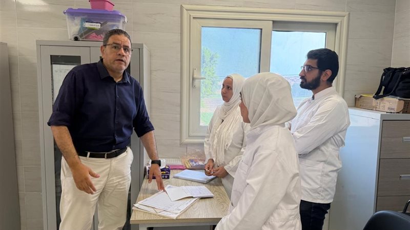 وكيل وزارة الصحة اثناء الجولة