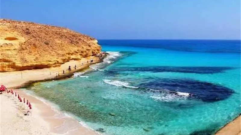 بسبب ارتفاع الأمواج.. تعرف على الشواطئ المغلقة في مرسى مطروح