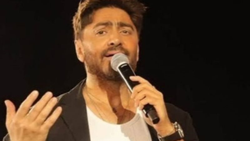 تامر حسني يشعل أكتوبر