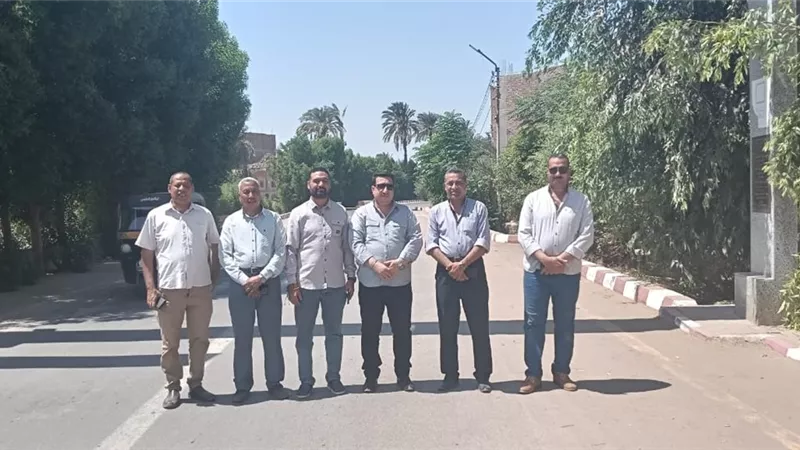 تطوير طرق ومدخل بنجا بطهطا.. الشطوري يتابع أعمال التجميل والاستعداد للعام الدراسي