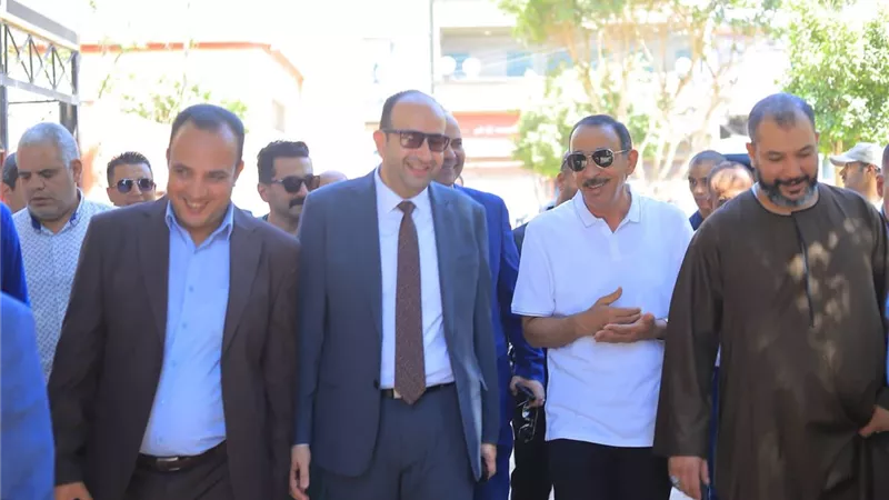 للتأكد من جاهزية المرافق..اللواء راشد وعويضة وأبو دومه فى جولة موسعة بمدارس طما