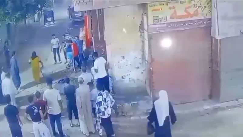 أمن المنيا يضبط سيدة متهمة بضرب شاب من ذوي الهمم 