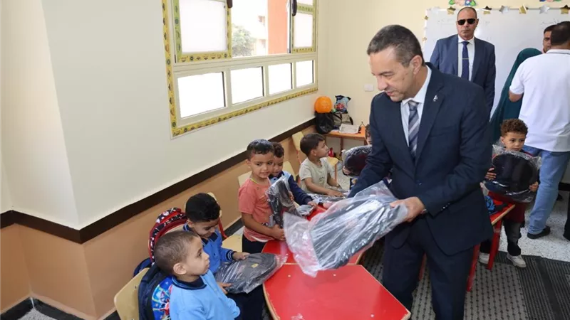المنوفية ترسم البسمة على وجوه الطلاب وتوزع شنط وأدوات مدرسية هدايا