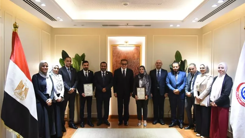 وزير الصحة يلتقي فريق إدارة المبادرات بعد الحصول على شهادتي الأيزو للجودة وشكاوى المستفيدين