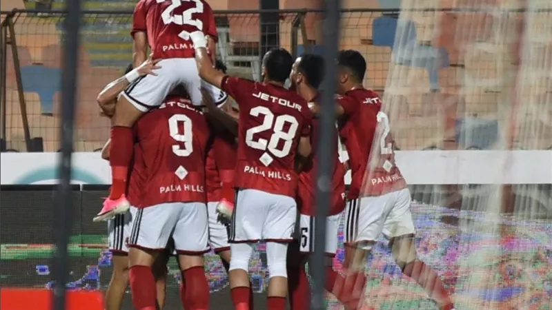 الأهلي يهزم الزمالك بثنائية ويتصدر الدوري مؤقتا
