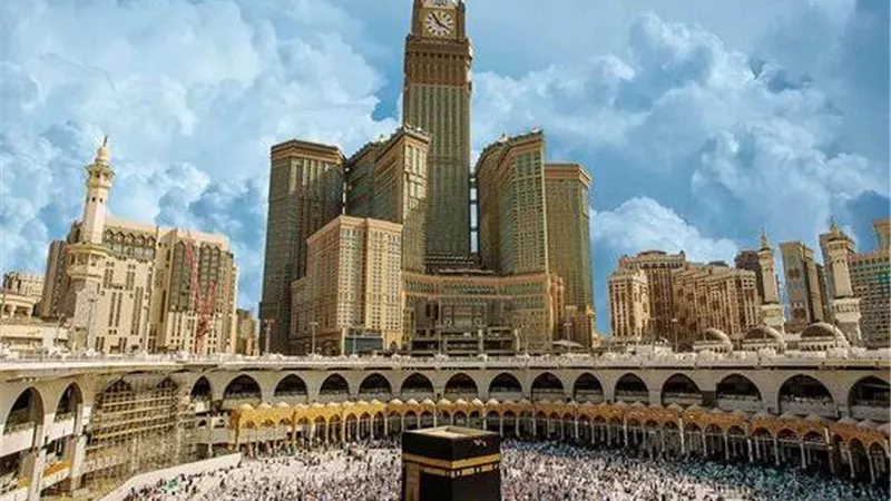 الأزهر يُدين محاولة استهداف مكة المكرمة