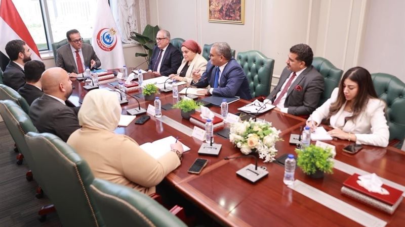 اجتماع وزير الصحة